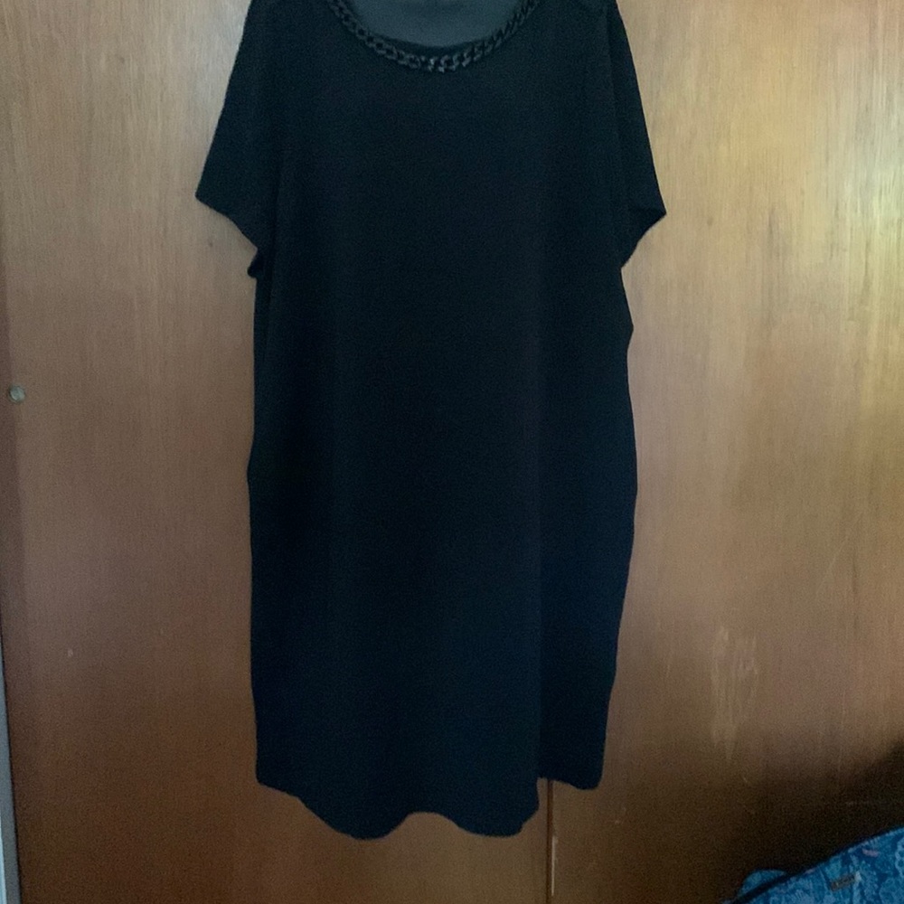 Avon woman’s dress